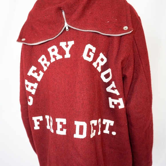 29. VINTAGE Cherry Grove Fire Dept. Red Lined Coat - Picture 4 of 7